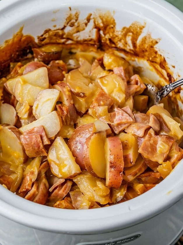 Slow Cooker Scalloped Potatoes and Ham