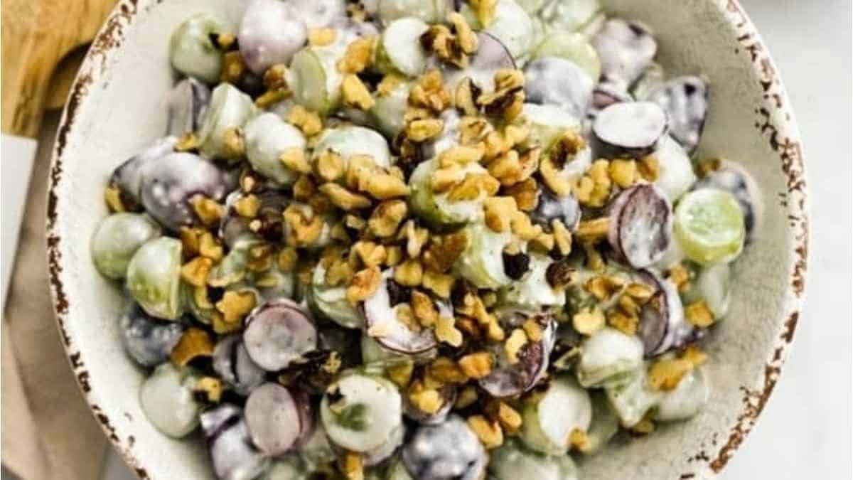 Grape Walnut Salad (Ready In 10 Minutes!)