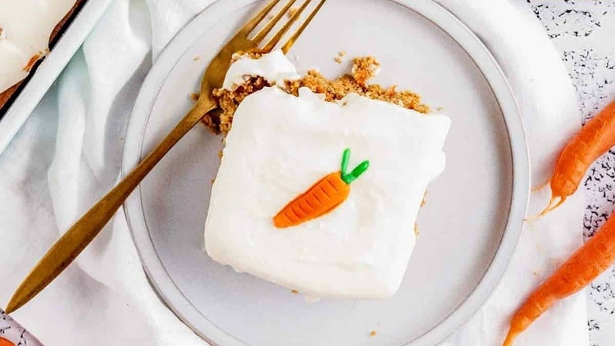 Low Sugar Carrot Cake {With Pineapple}