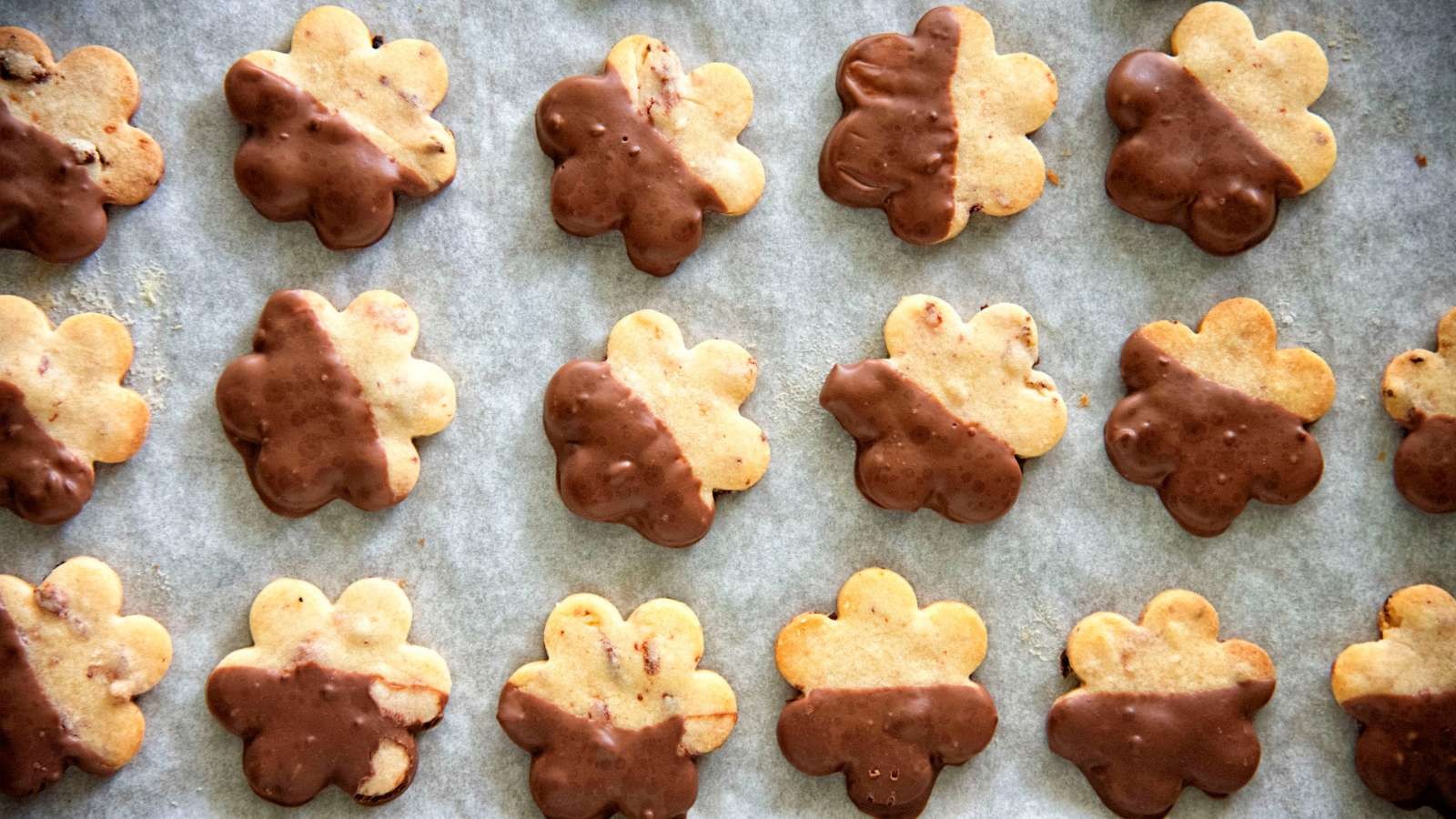 Chocolate Covered Strawberry Shortbread