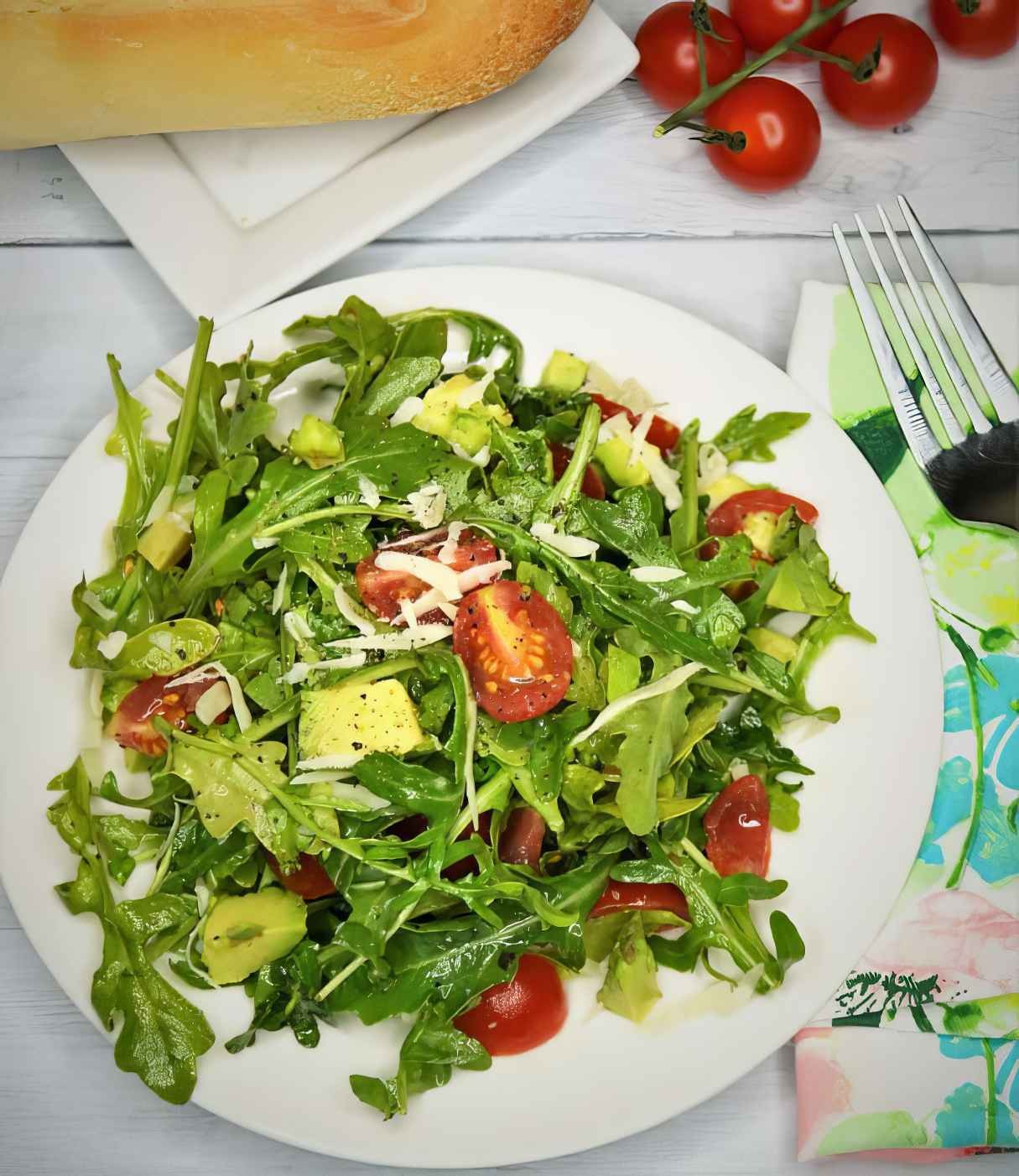 Healthy and Delicious Avocado, Tomato and Arugula Salad with Cilantro Vinaigrette