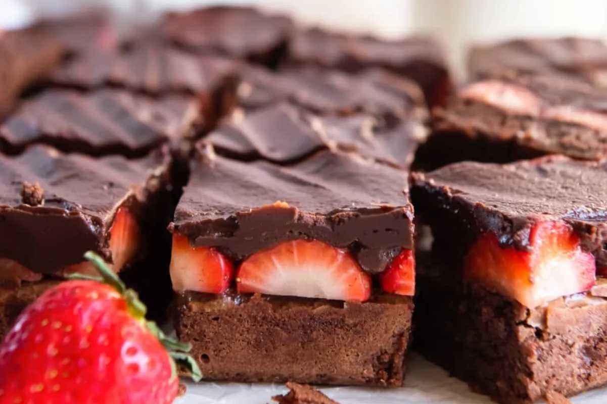 Chocolate-Covered Strawberry Brownies