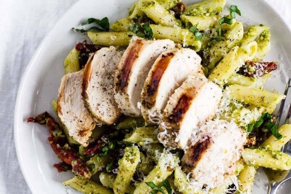 Creamy Pesto Pasta With Chicken & Sun-Dried Tomatoes