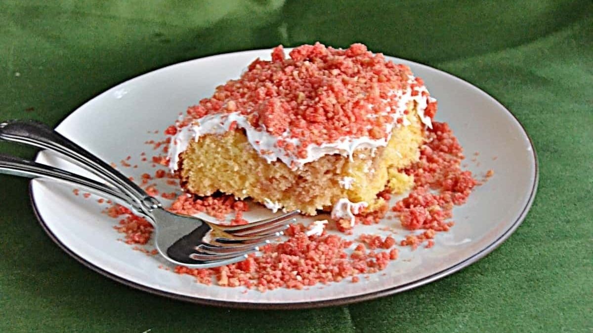 Easy Strawberry Scooter Crunch Cake