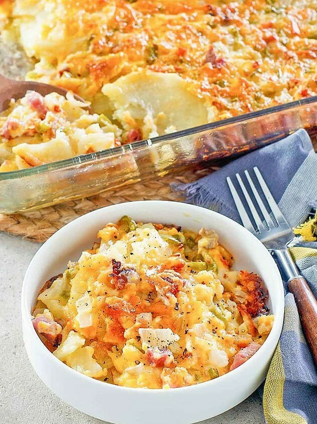 Cheesy Scalloped Potatoes and Ham Casserole