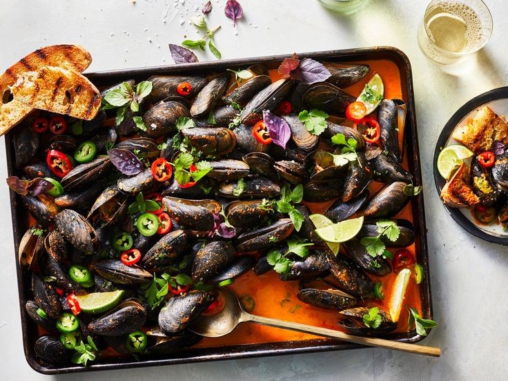 Sheet Pan Thai Red Curry Mussels – Easy Vacation Dinner Idea