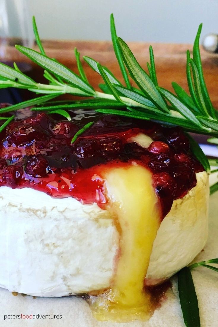 Easy Baked Brie in Puff Pastry
