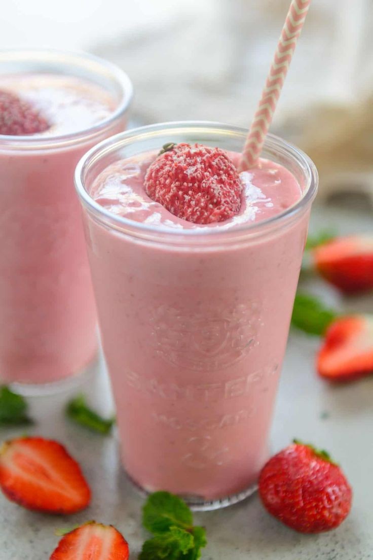 Strawberry Avocado Keto Smoothie