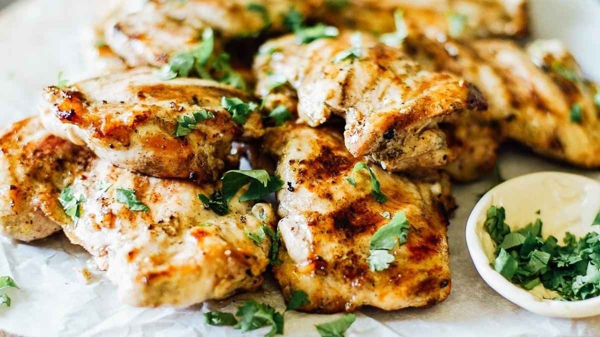 Grilled Boneless Chicken Thighs (With Easy Marinade)