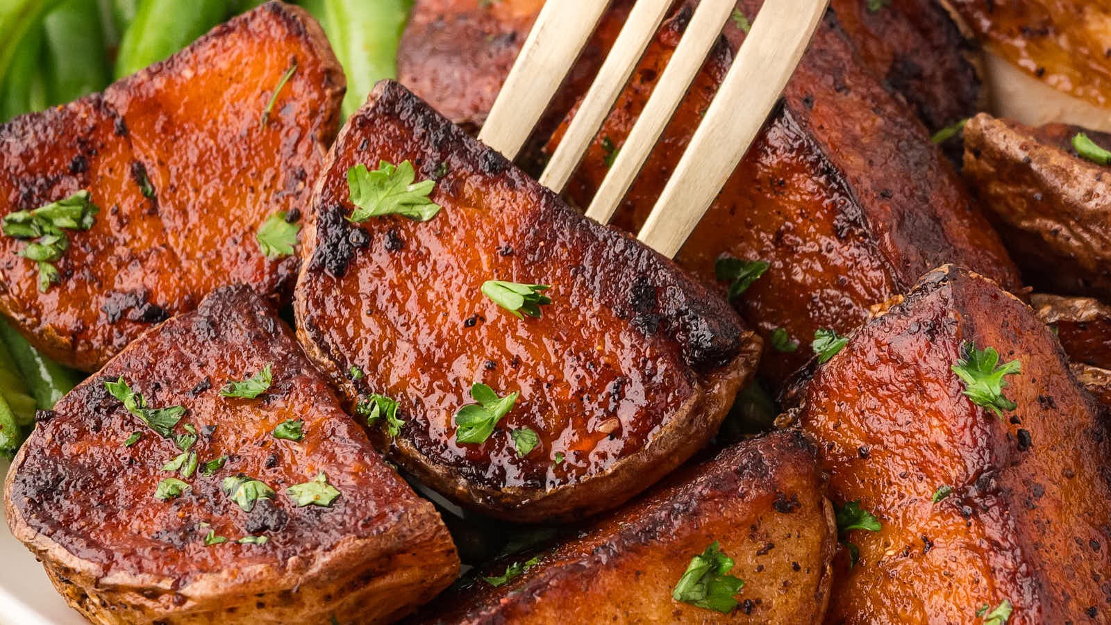 Roasted Potatoes – Super Easy, Ultra Crispy, Extra Tender