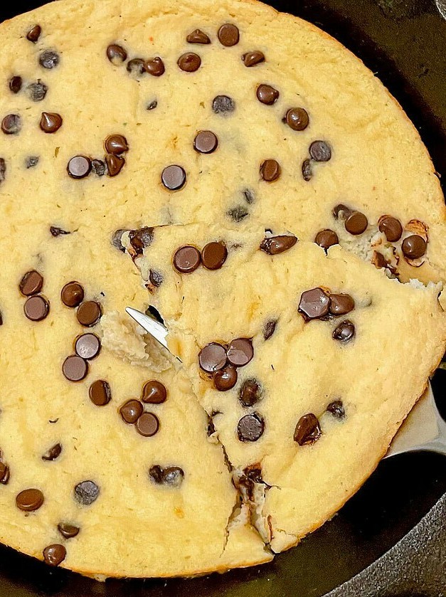 Skinny Chocolate Chip Protein Cookie Skillet