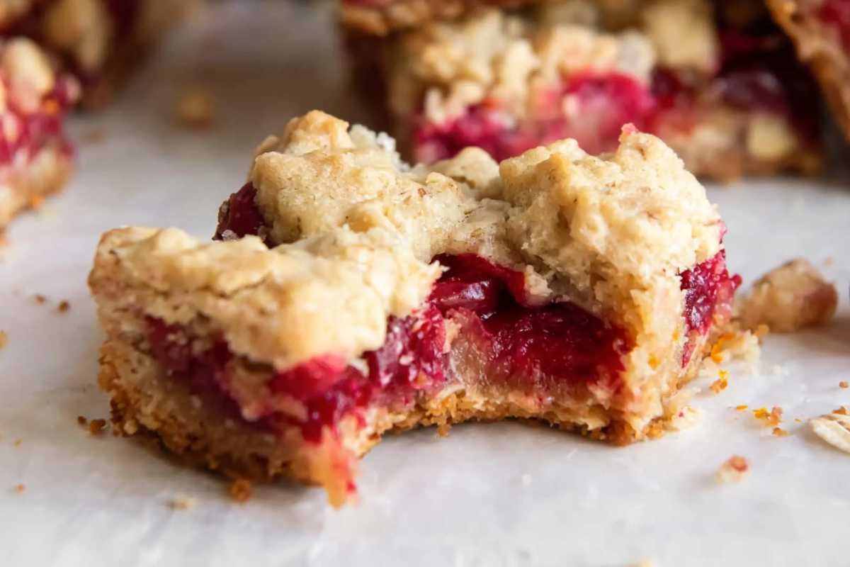 Easy Cranberry Crumble Bars