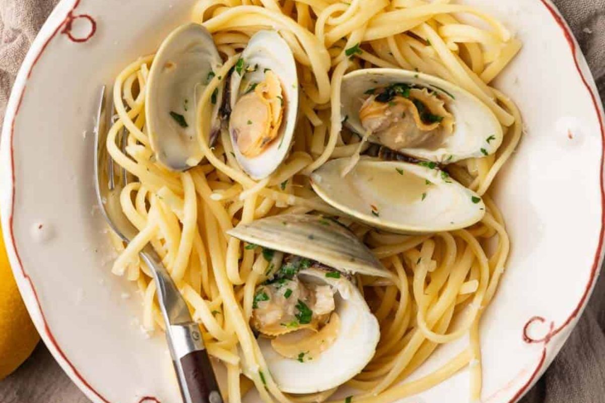 Linguine With Clams Recipe (Pasta Alle Vongole)