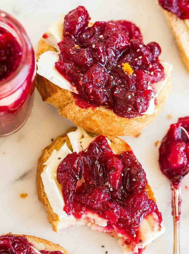 Cranberry Brie Crostini