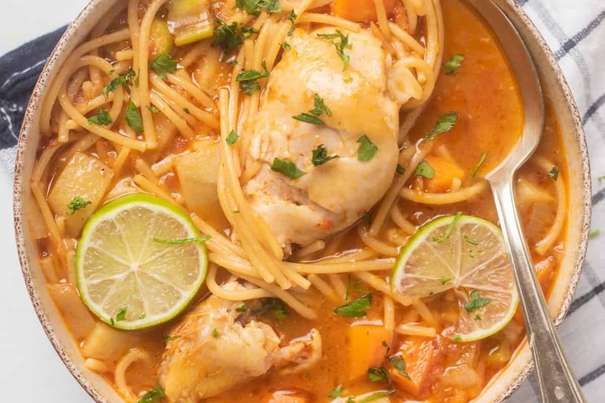 Sopa De Pollo Con Fideos
