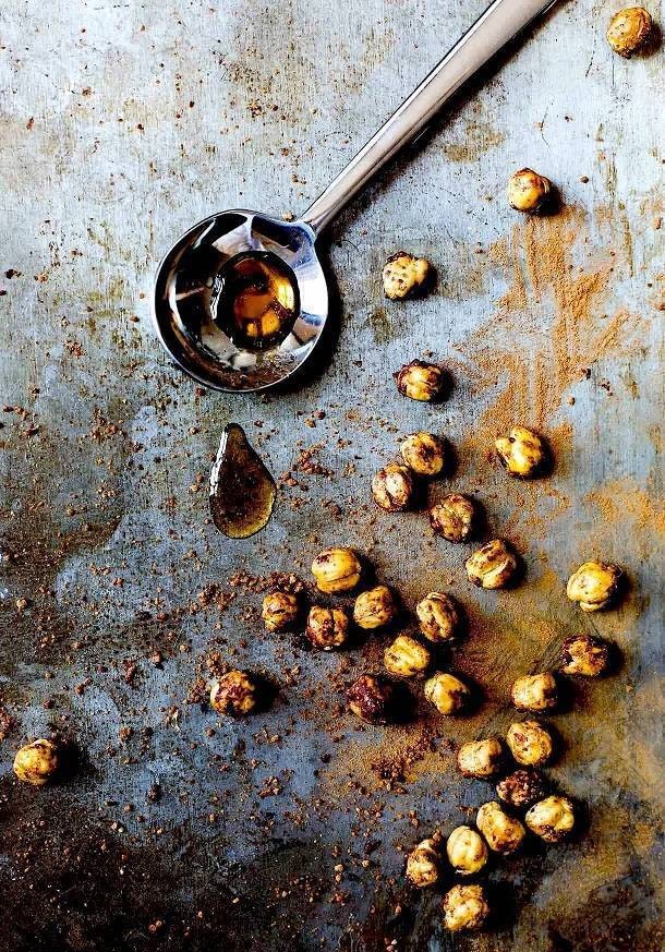 The Secret to Crispy Roasted Chickpeas {+ Maple Cinnamon Recipe}
