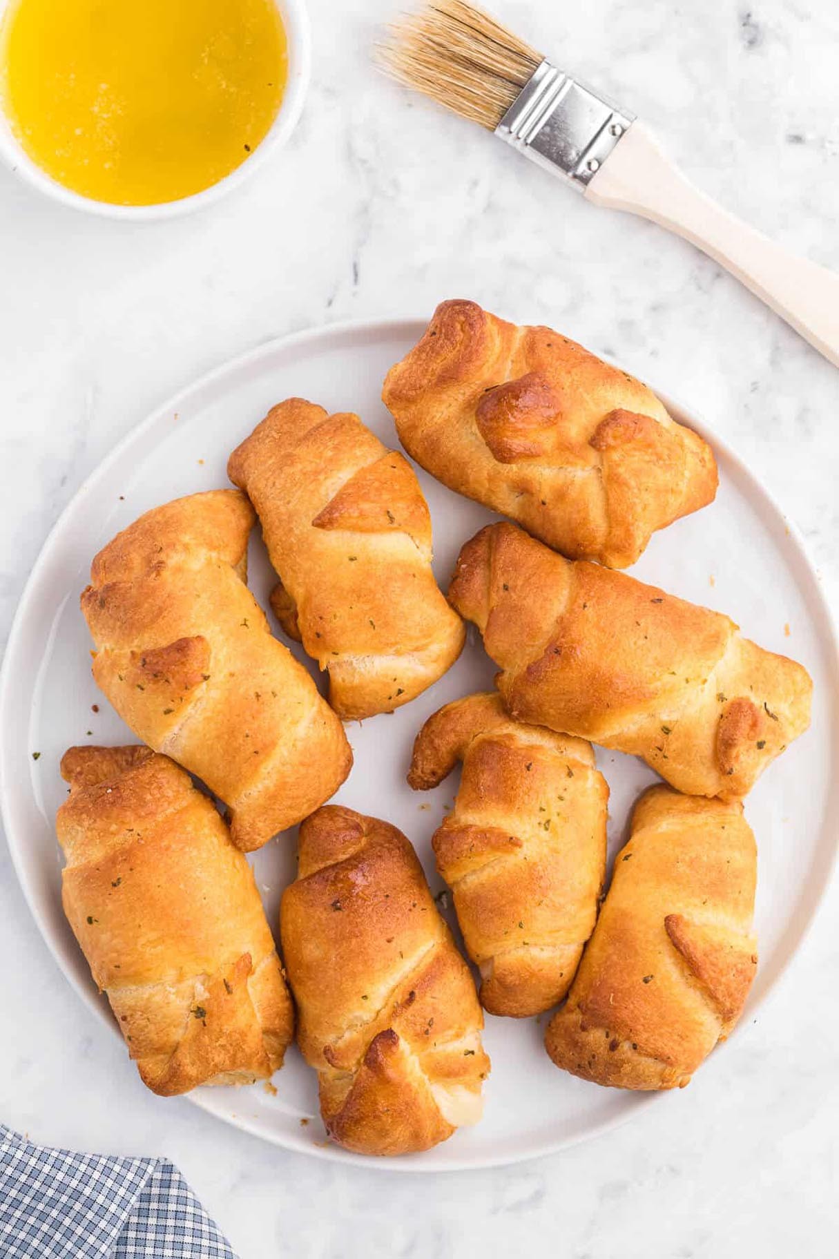 Air Fryer Garlic Cheese Stuffed Crescent Rolls Recipe with Garlic Butter and Mozzarella Cheese