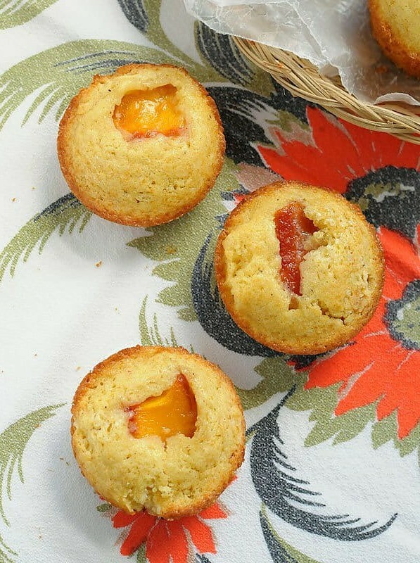 Little Peach Picnic Cakes