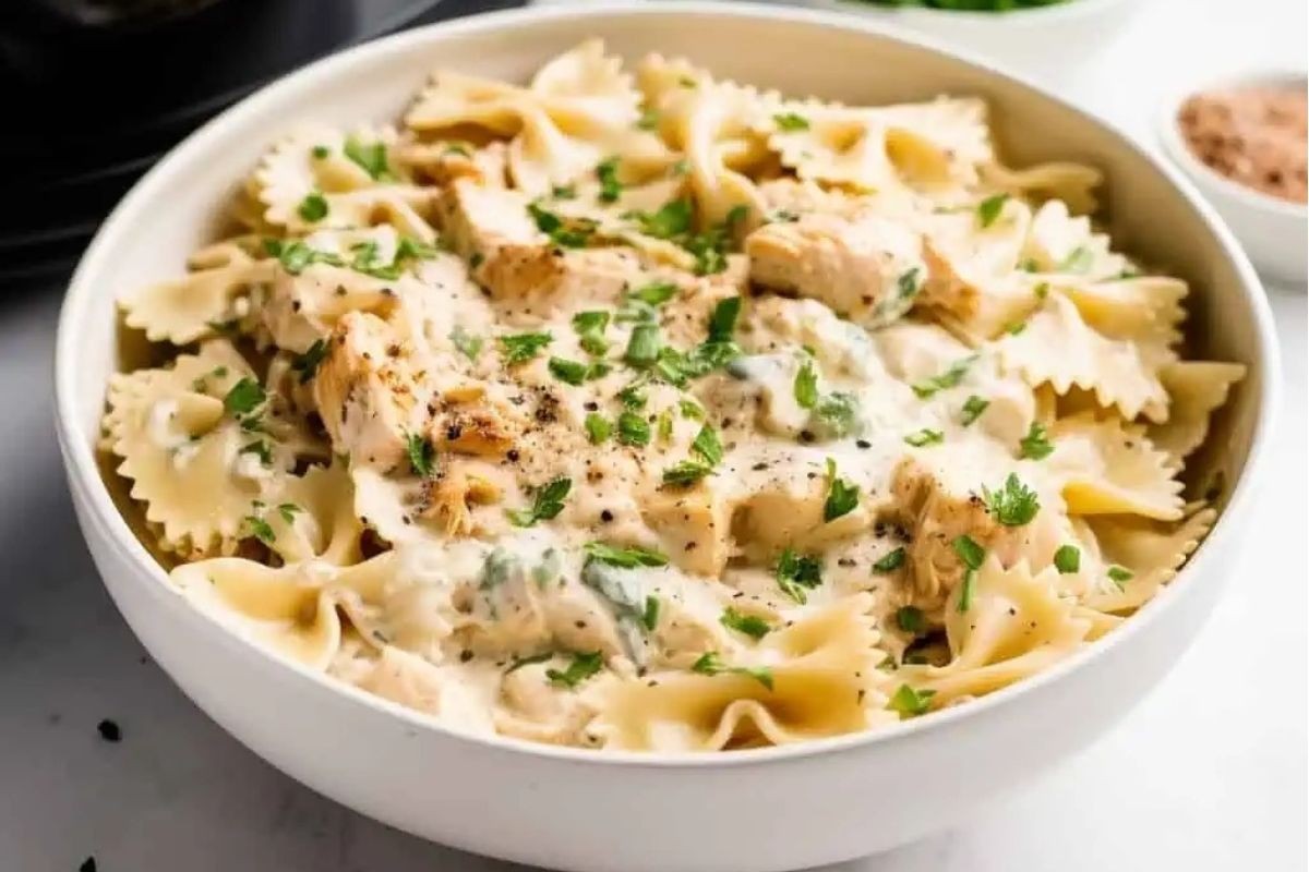 Crockpot Garlic Parmesan Chicken Pasta