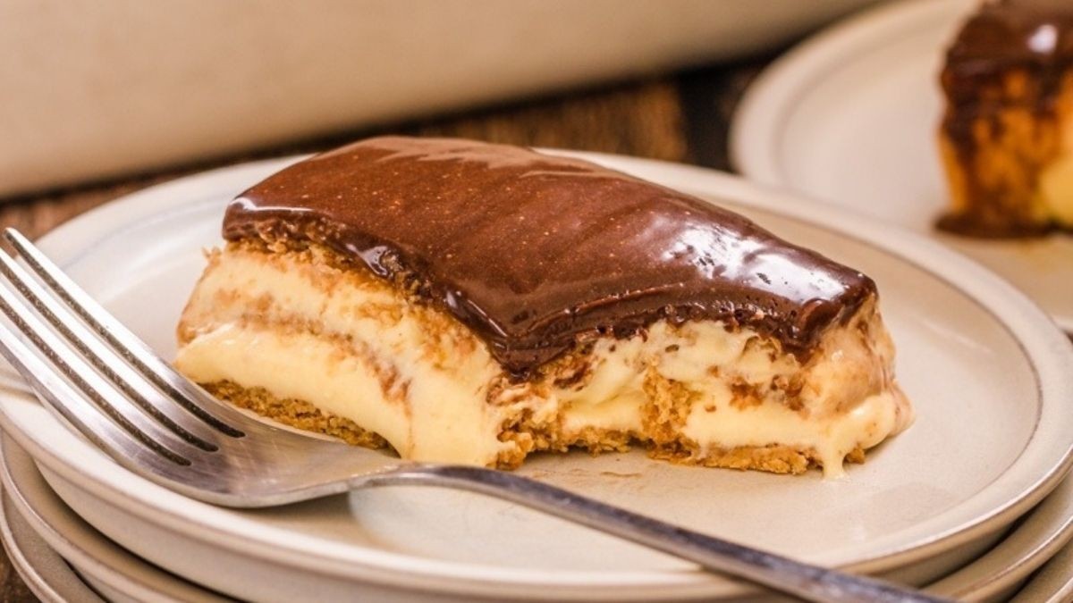 Old-Fashioned Chocolate Eclair Cake