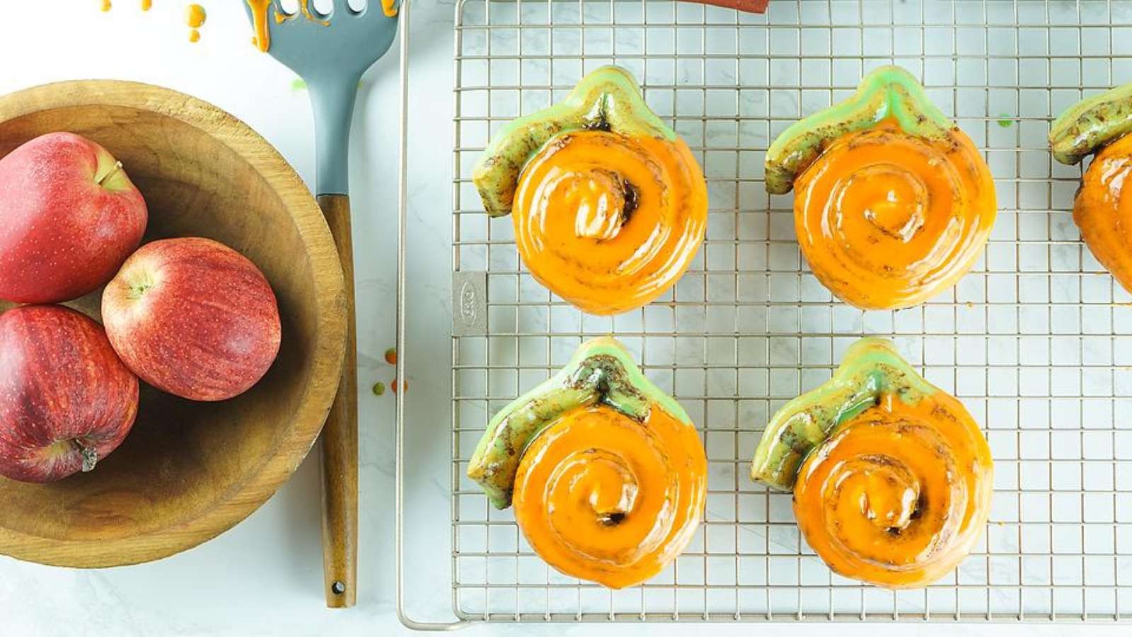 Super Easy Pumpkin Shaped Cinnamon Rolls