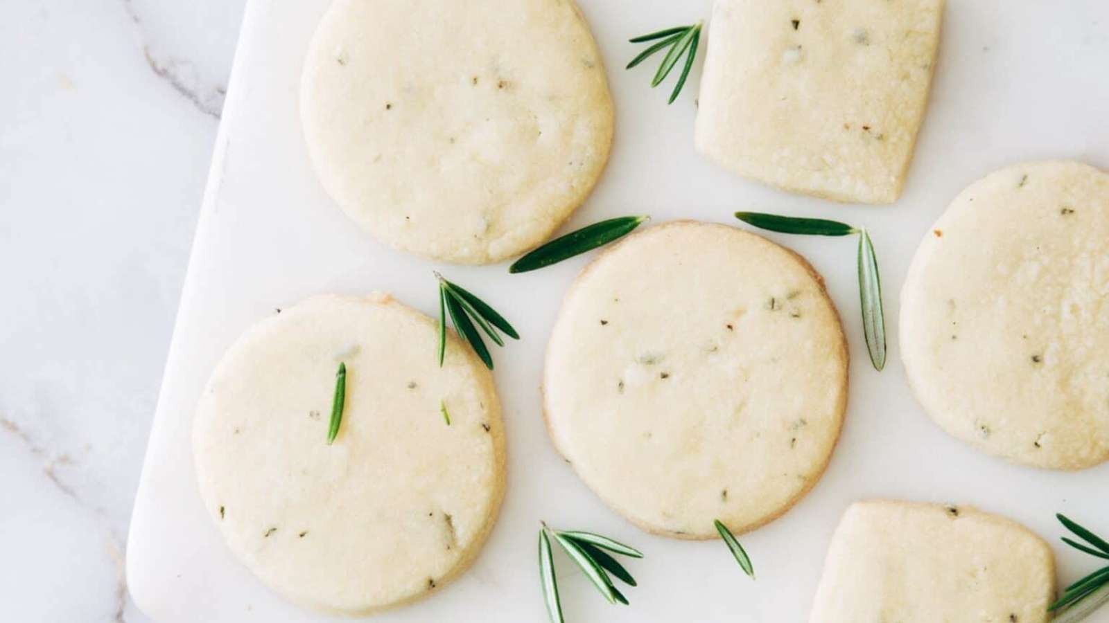 Sweet & Herby Rosemary Shortbread Cookies