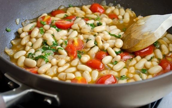 White Beans with Tomato and Garlic
