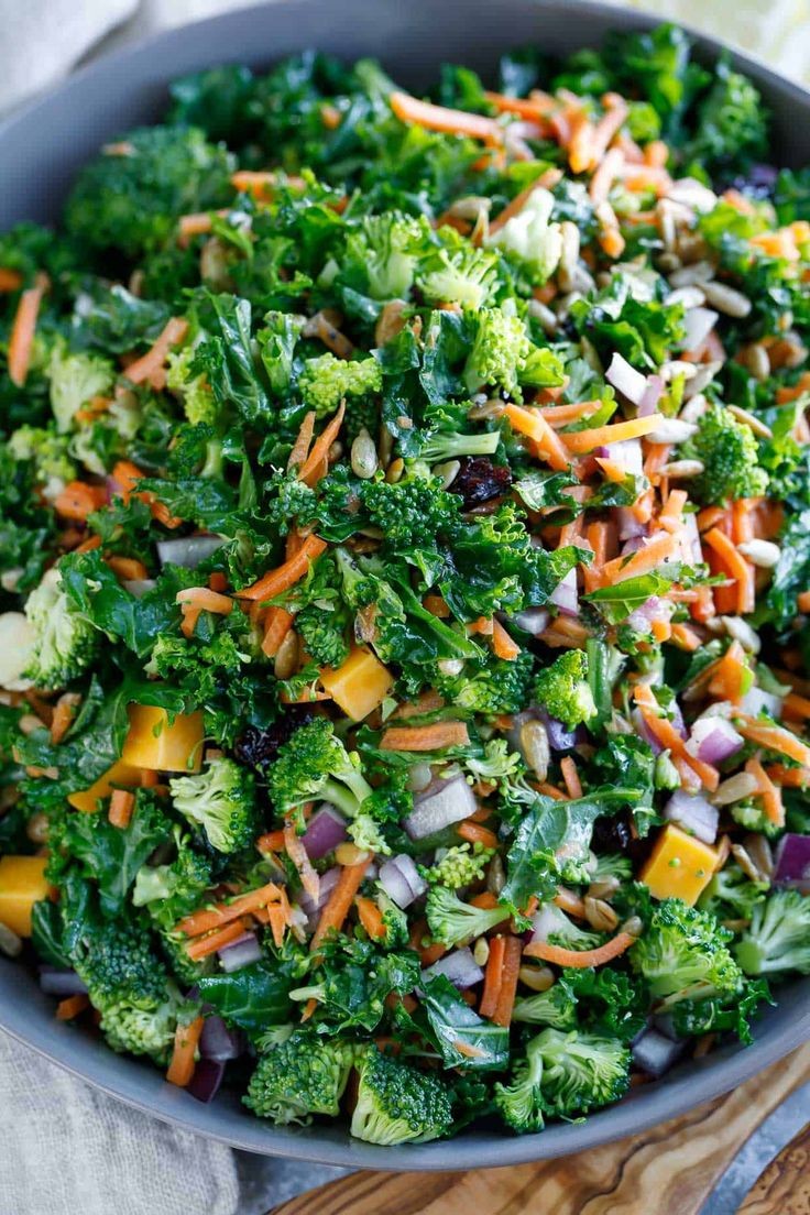Healthy Green Salad with Sriracha Peanut Dressing