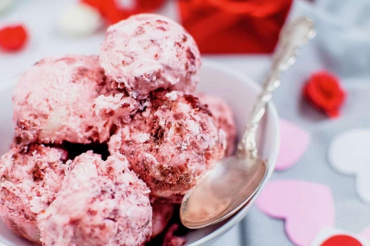 No Churn Red Velvet Ice Cream With Cream Cheese