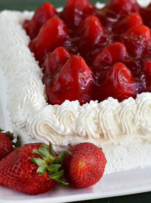 Strawberry Delight Cake from Sam