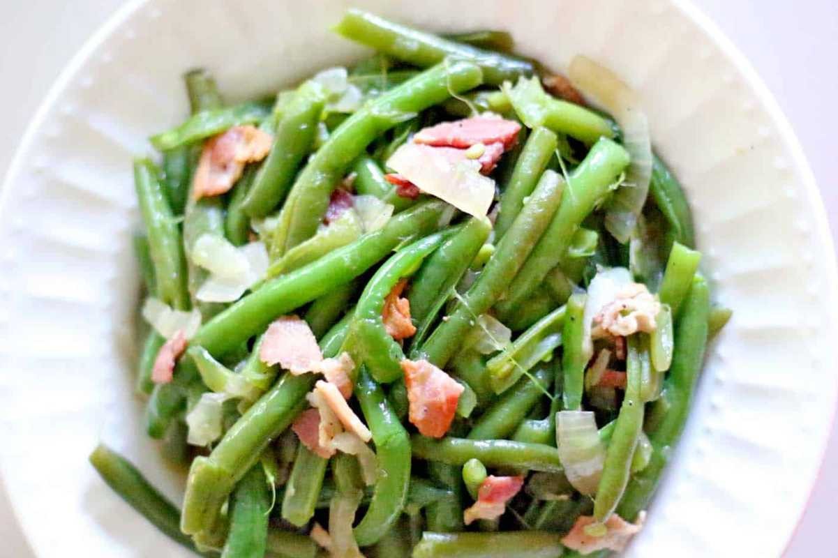Smoky Green Beans with Bacon Flavor