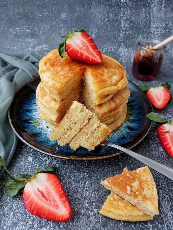 Light & Fluffy Low-Carb Almond Pancakes Recipe