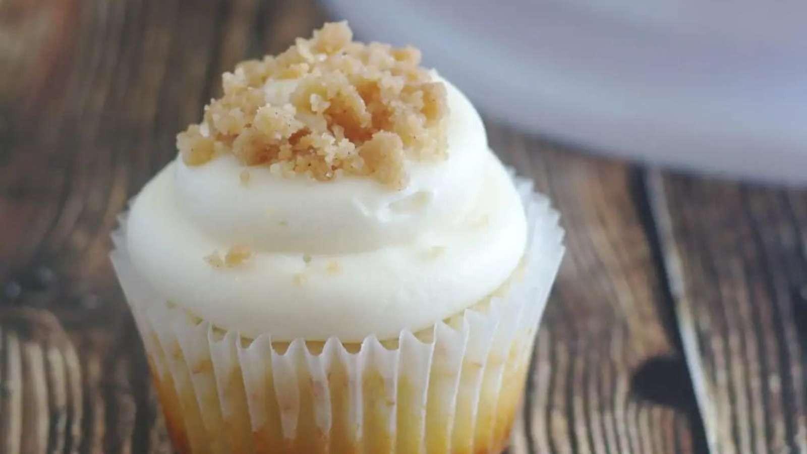 Vanilla Apple Delight with Crumbly Topping