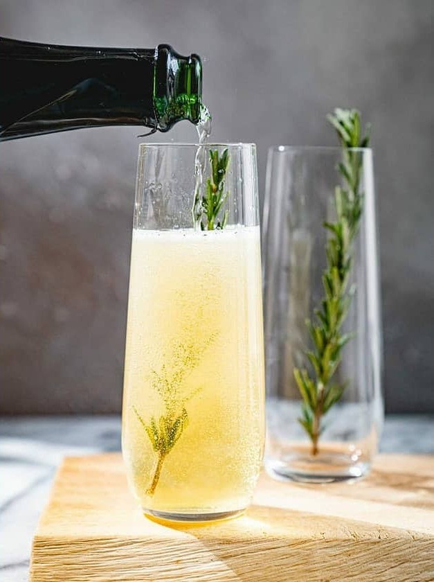 Elderflower Glamour in a Glass