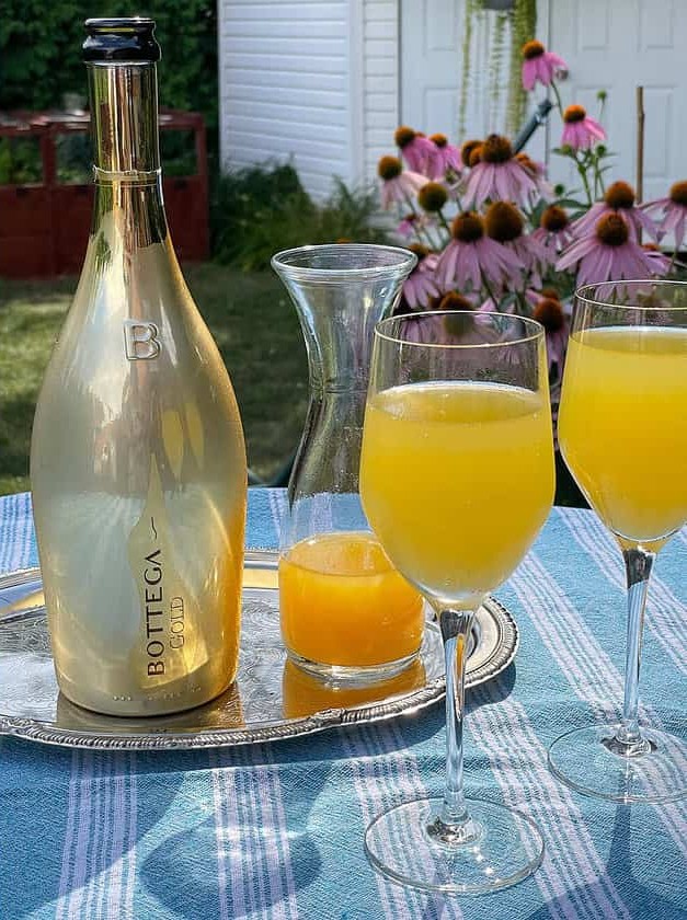 Peach Prosecco Delight: A Classic Italian Cocktail