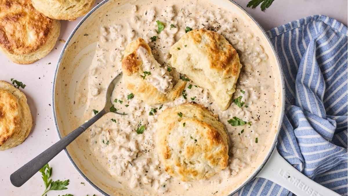Easy Biscuits And Gravy