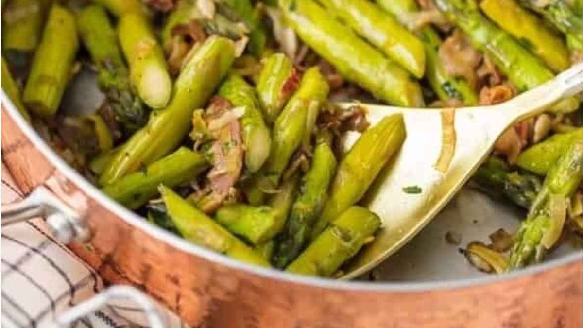 Quick Garlic Asparagus Stir-Fry