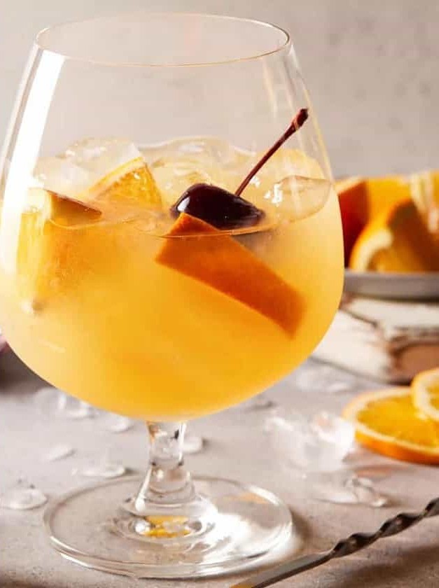 Amaretto Stone Sour: Bubbly Citrus Delight