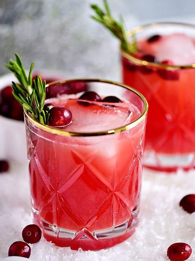 Cranberry Spritzer Cocktail for Holiday Cheer