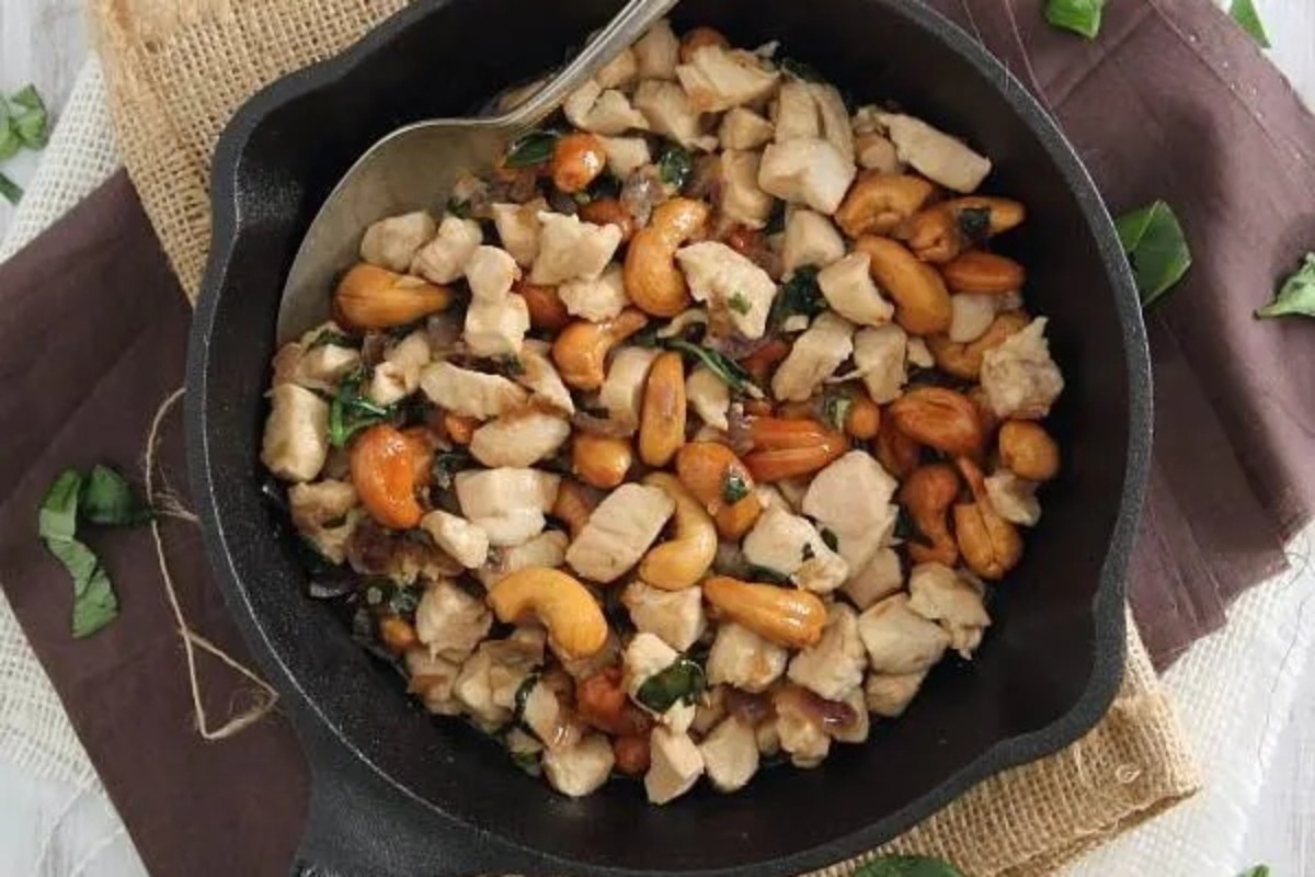 Basil Chicken Stir-Fry in Thai-Style Sauce