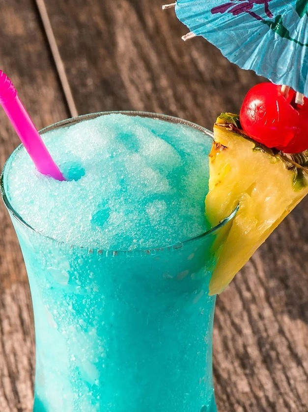 Blue Hawaiian Bliss: A Tropical Rum Punch