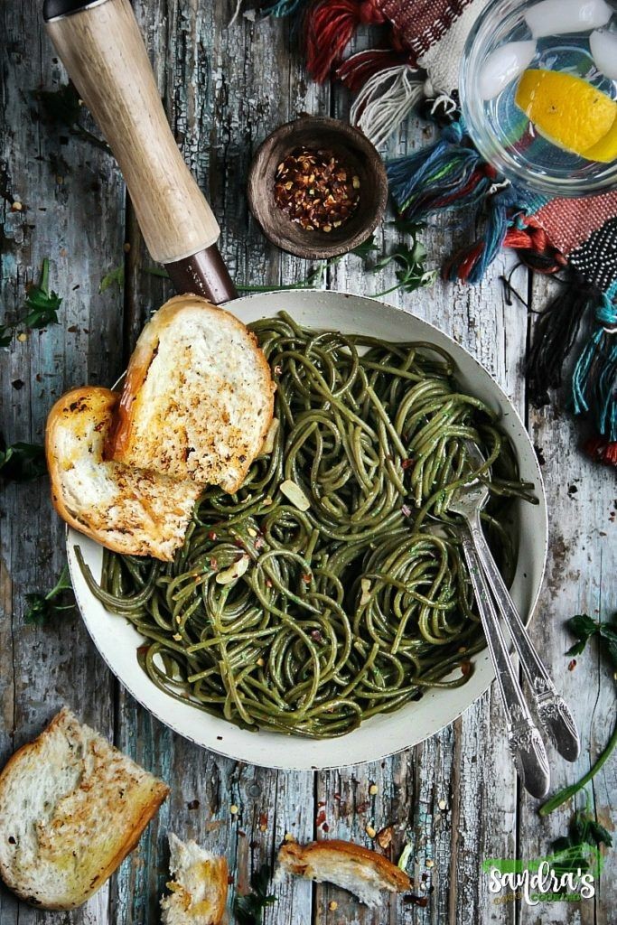 Colorful Spinach Pasta with Garlic Zing