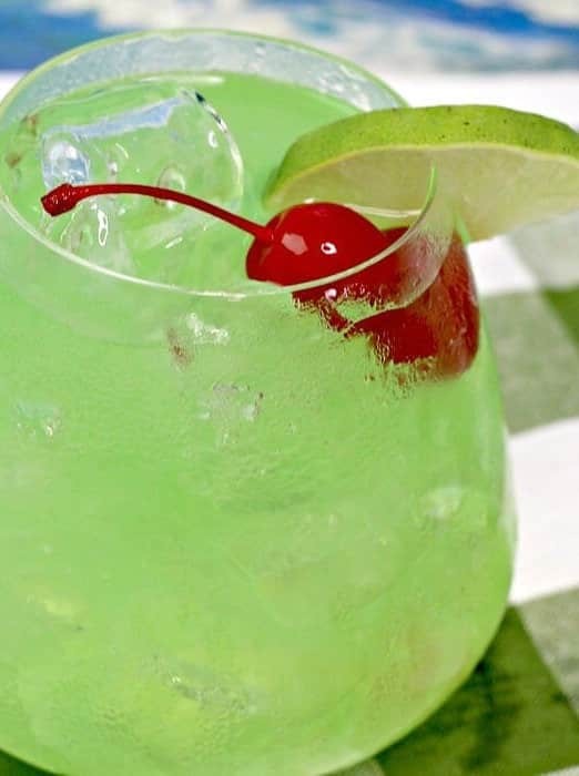 Banana Bliss: A Tropical Cocktail Delight