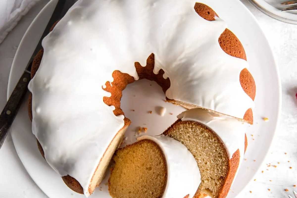 Easy Vanilla Bundt Cake Recipe