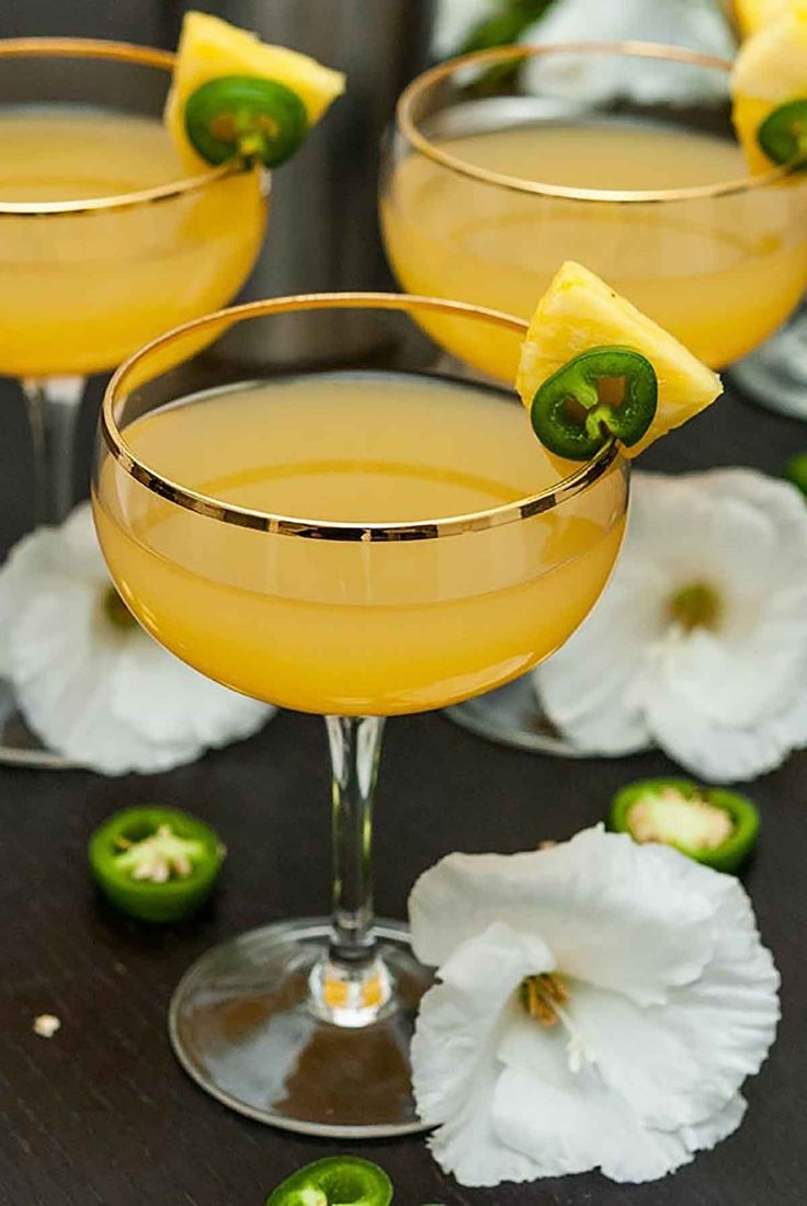 Pineapple Daiquiri: A Refreshing Summer Classic