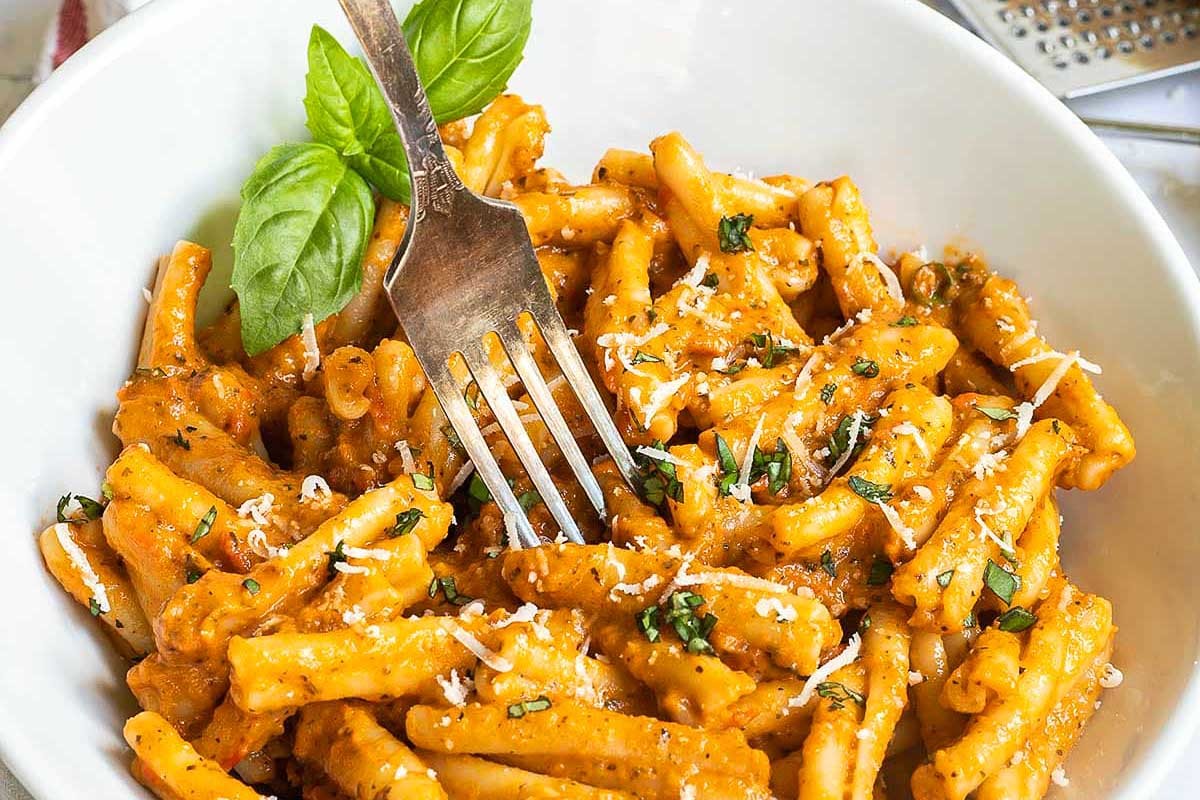 Twisted Sicilian Pasta with Spicy Peperonata