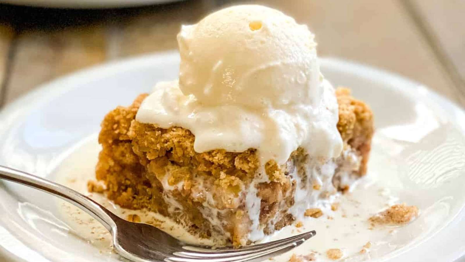 Cinnamon Swirled Apple Oat Bars