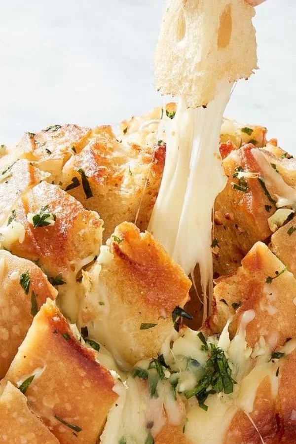 Garlic Cheese Pull-Apart Bread Delight