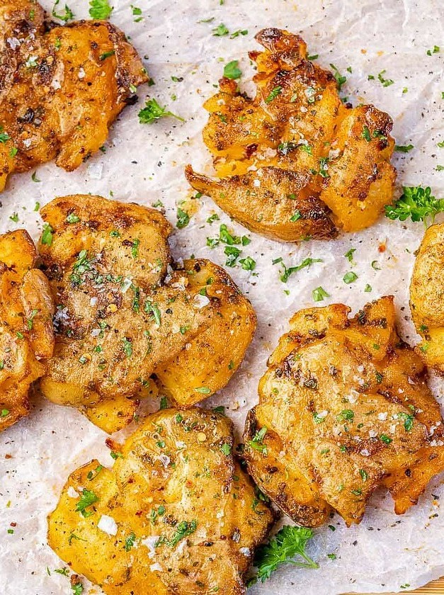 Crispy Garlic Smashed Potatoes Delight