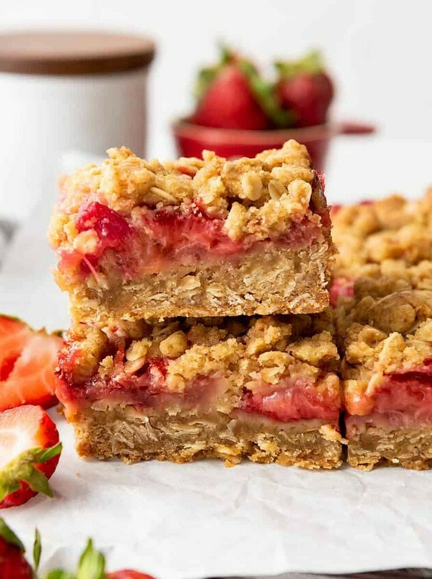 Strawberry Rhubarb Crumble Bars Recipe
